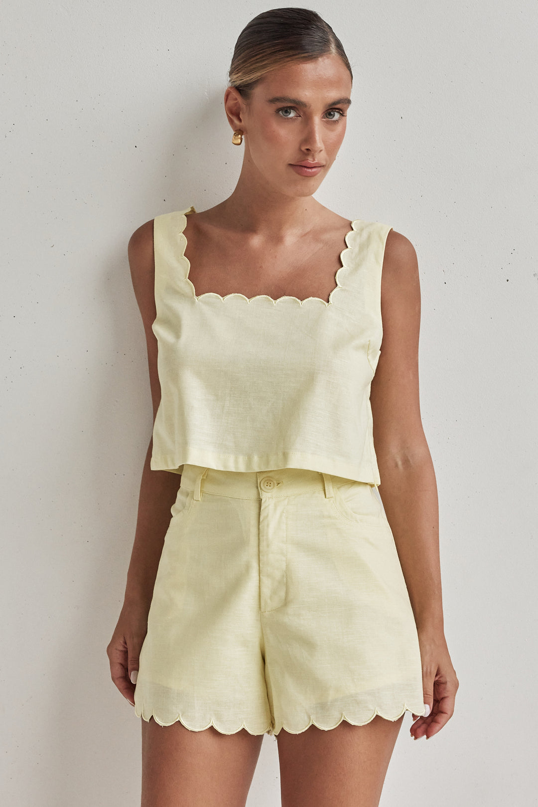 Butter Yellow Linen Shorts – High-Waist with Scalloped Hem-4