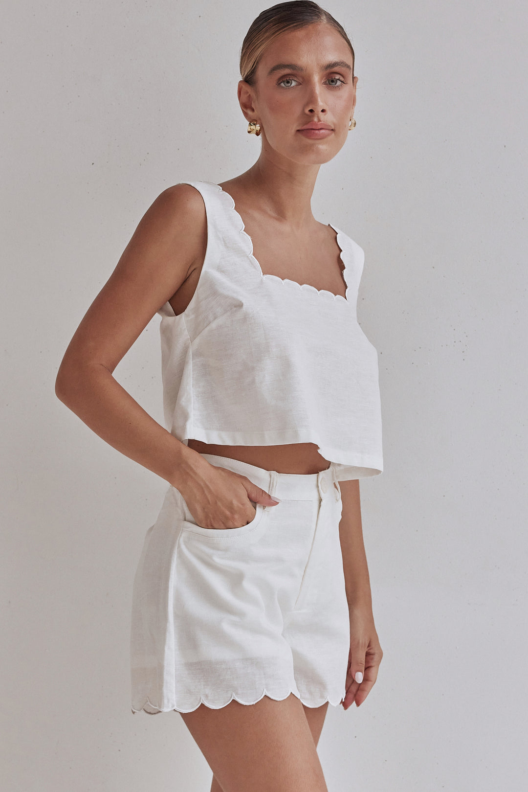 White Linen Shorts with Scalloped Hem – Lightweight &amp; Chic-1
