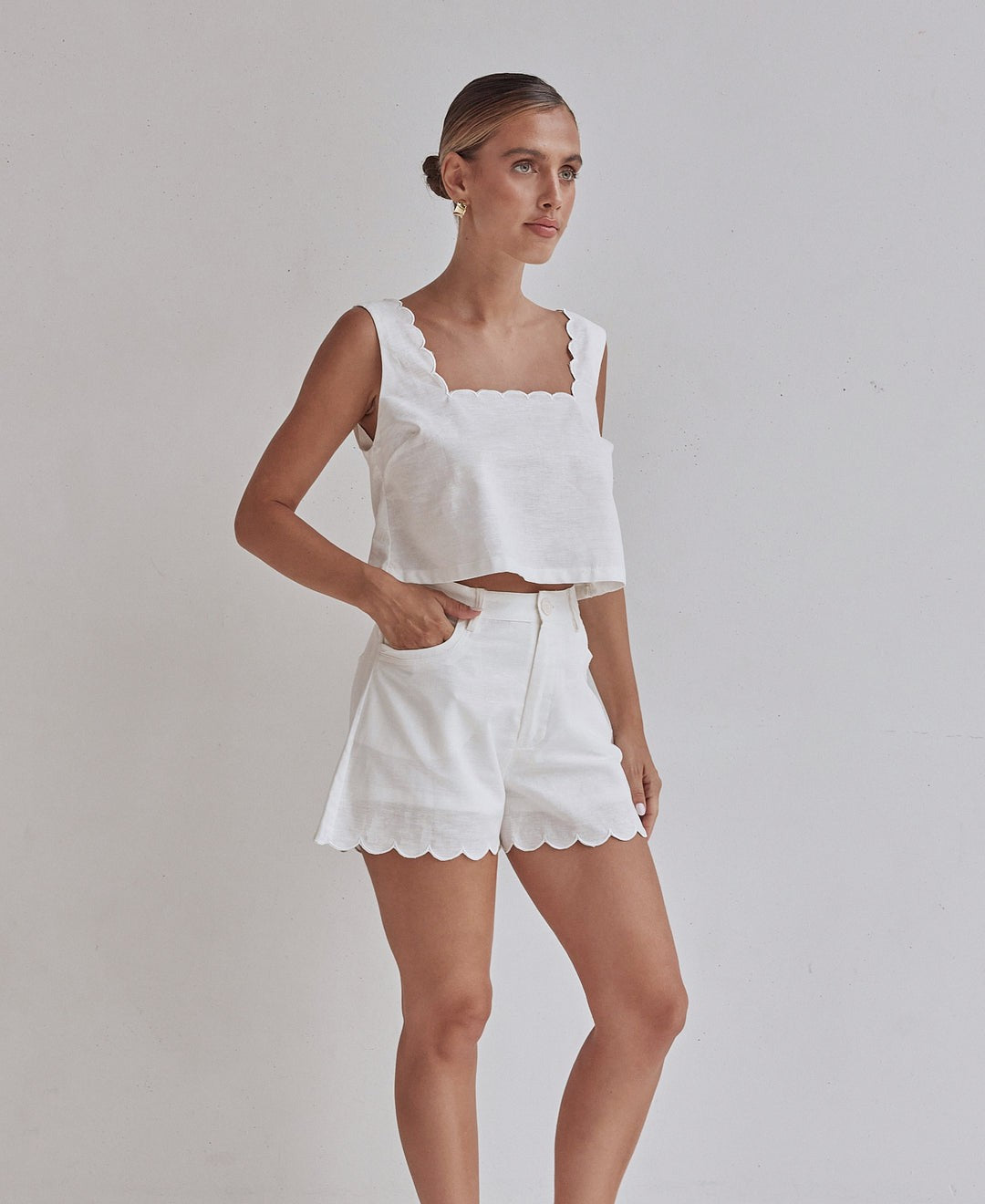 White 100% Linen Shorts with Scalloped Hem – Lightweight & Chic